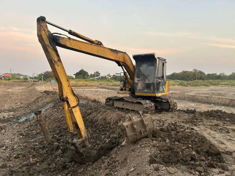 ขายรถแม็คโครบูมยาว sumitomo60 ใช้งานดี ใบซื้อขาย ราคา130,000