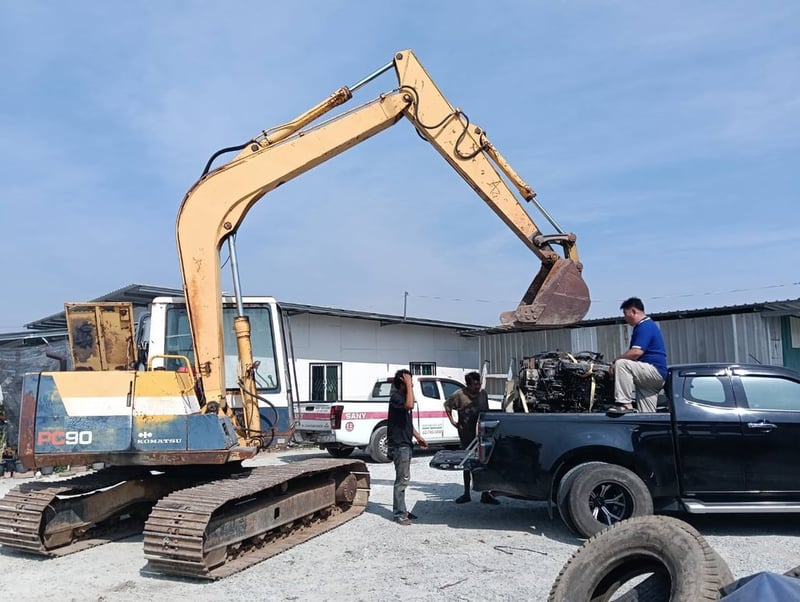 ขายรถแม็คโครkomatsu pc60-6 ใช้งานดี เก่าjapan ใบอินวอย ราคา3.6แสน