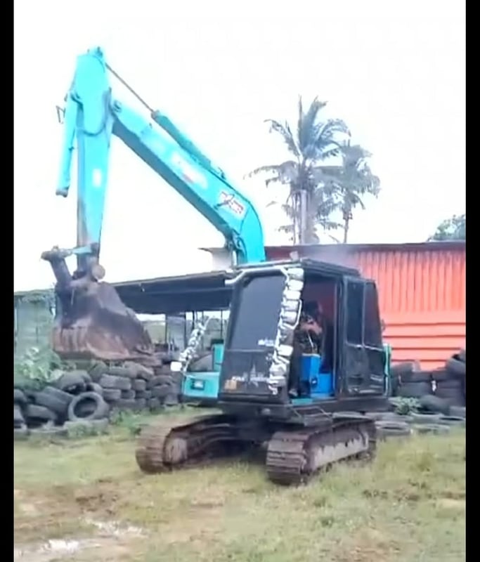 ขายรถแม็คโครkobelco sk60-2ใช้งานดี ใบซื้อขายราคาถูกดี 2.3แสน