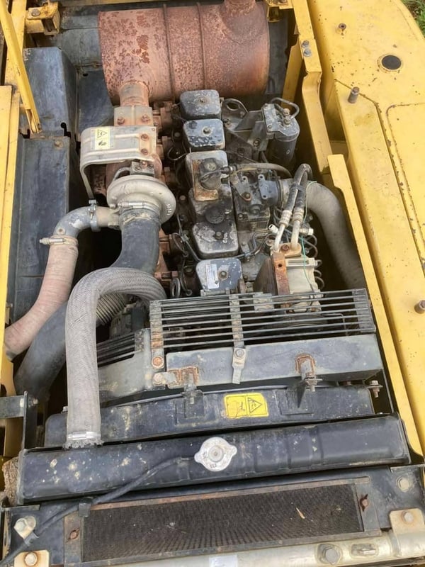 ขายแม็คโครkomatsu pc200-7 ใช้งานดีมาก มีเล่มทะเบียน ราคา6.9แสน