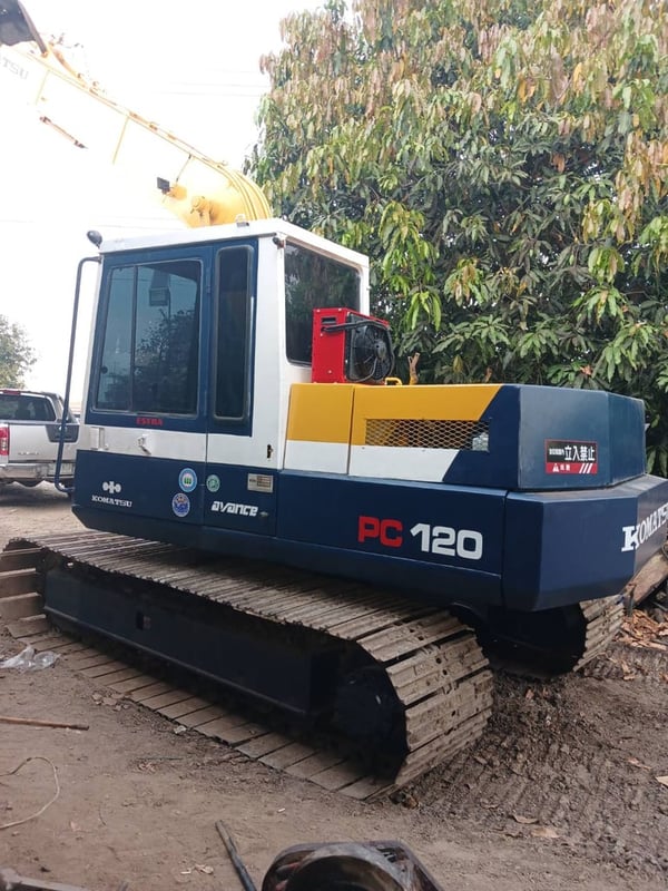 รถแม็คโครkomatsu pc120-5บูมยาว ใช้งานดี ใบซื้อvาย ราคาถูกดี3.7แสน