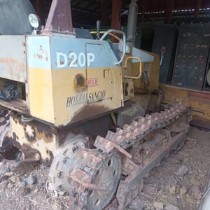 ขายแทรกเตอร์komatsu D20p-7ตีนเป็ด ใบไม่สวย ใช้งานได้ราคา155,000