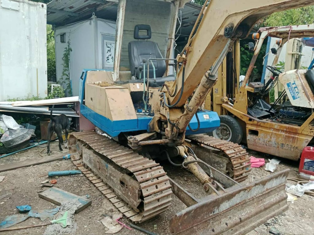 ขายรถแม็คโครkomatsu pc20-5ใช้งานดี ใบซื้อvาย ราคาถูกดี1.2แสน