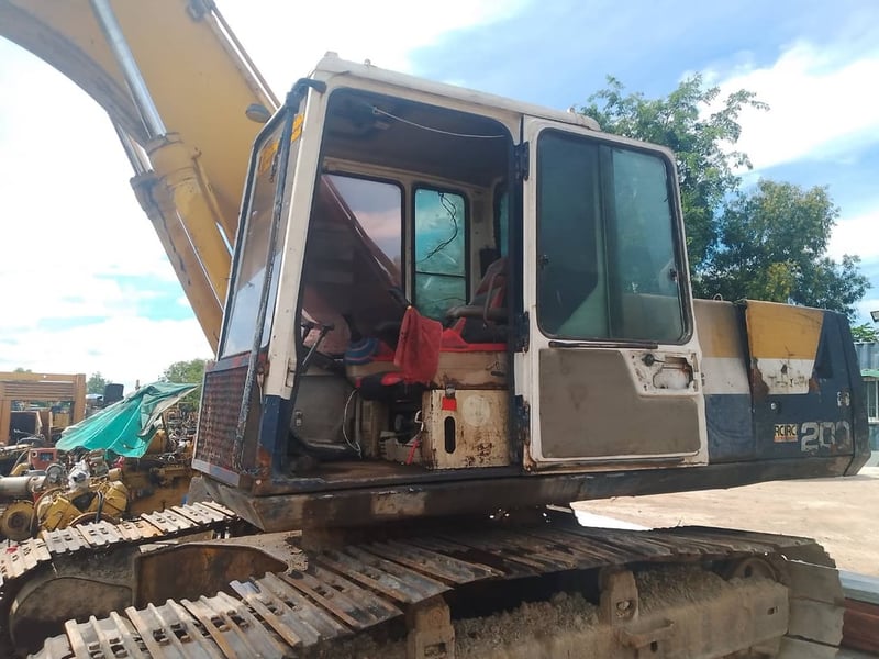 ขายรถแม็คโครkomatsu pc200-5 ใช้งานได้ปกติ ใบซื้อขาย ราคา285,000