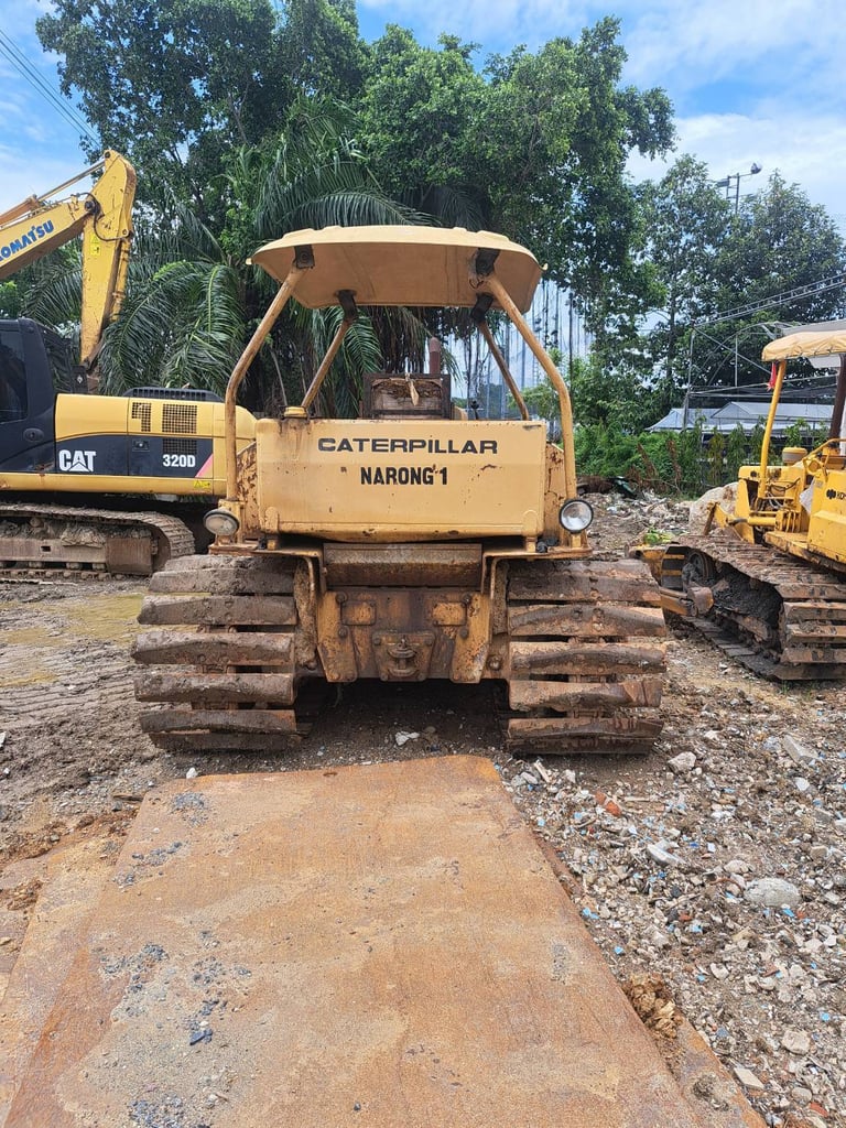 ขายรถแทรกเตอร์CAT  D4E ตีนเป็ด ใช้งานดี  ใบซื้อvาย ราคา399,000