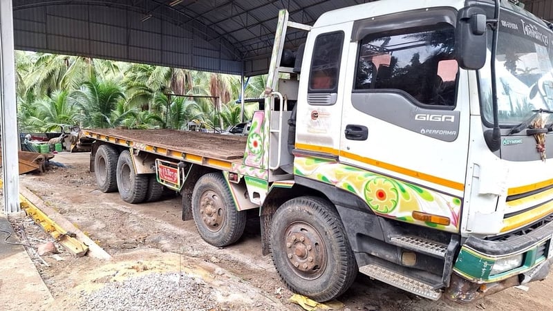 ขายรถ12ล้อเทเลอ hino 360แรง ใช้งานดีมาก มีทะเยียน  ราคา6.9แสน