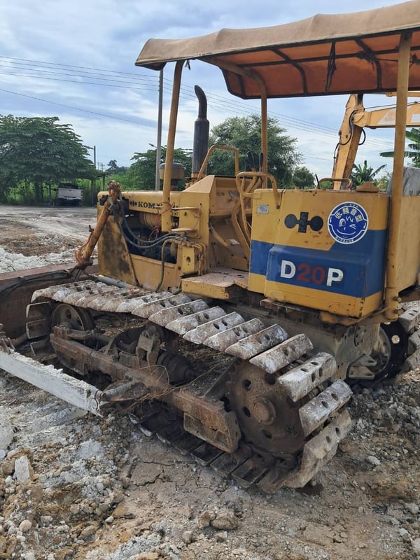 รถแทรกเตอร์komatsu D20p-3ตีนเป็ด ใช้งานดี ใบซื้อขาย ราคา135,000