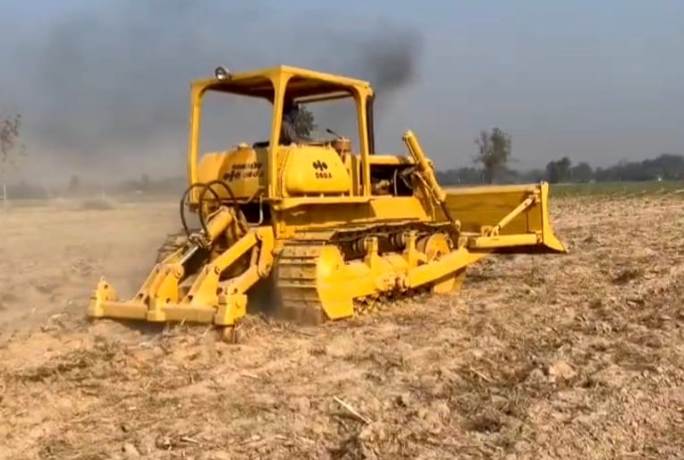 รถแทรกเตอร์komatsu D60a ตีนไก่ มีลิปเปอร์ ใช้งานดี ใบซื้อvายราคา365,000 รถแทรกเตอร์komatsu D60a ตีนไก่ มีลิปเปอร์ ใช้งานดี ใบซื้อvายราคา365,000