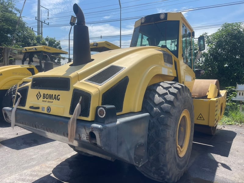 ขายรถบด 25ตัน bomag wb226 dh-4 มีทะเบียน ใช้งานดี ราคาถูกดี2.4ล.บาท