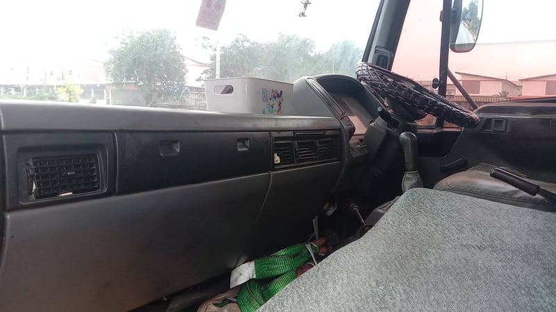 รถ6ล้อติดเครน3ตัน hino fc4j 140แรง ใช้งานดี มีทะเบียน ราคา4.8แสน