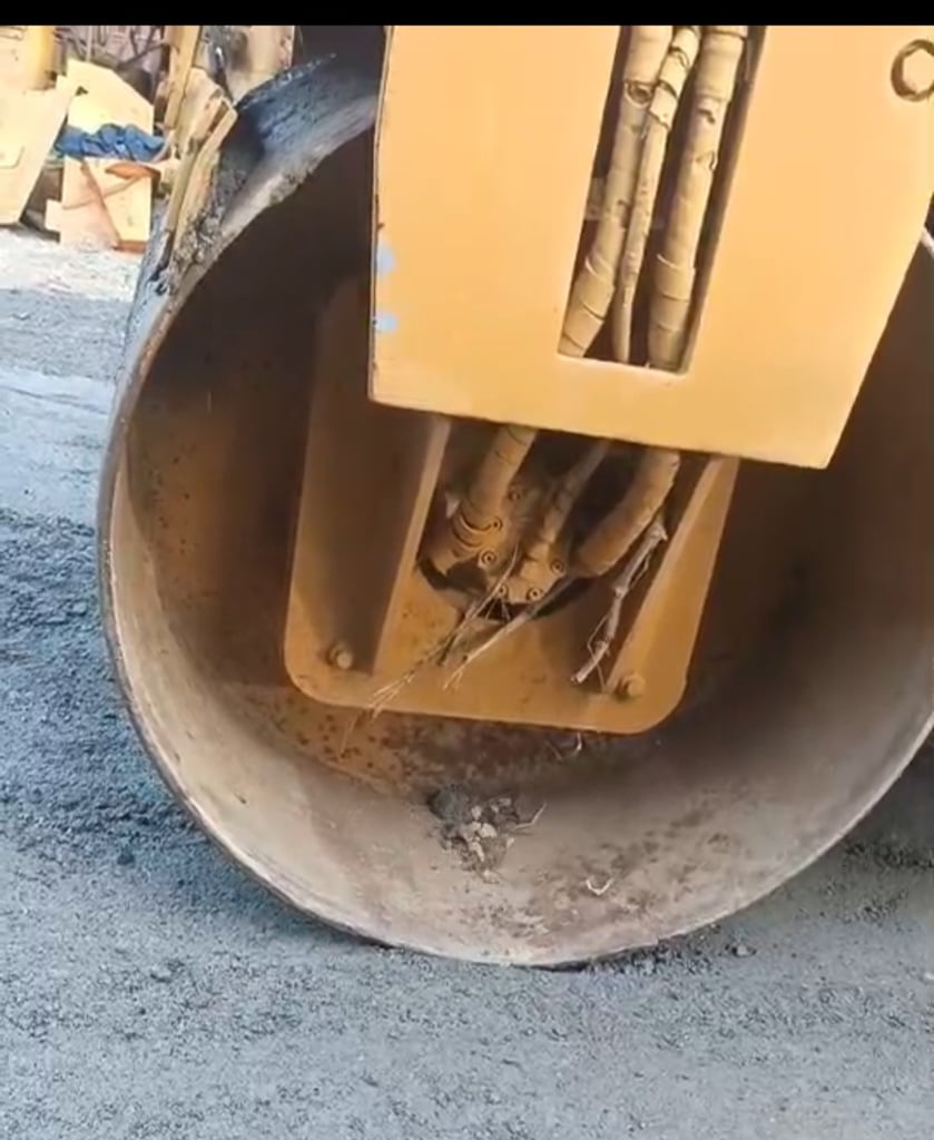 รถบด4ตัน bomag ใช้งานดีมาก ใบซื้อvาย ราคาถูกดี185,000