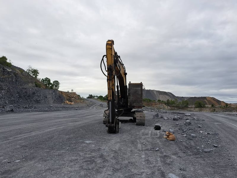 รถแม็คโครkomatsu pc200-7 พร้อมหัวเจาะ มีทะเบียน ราคา5.4แสน