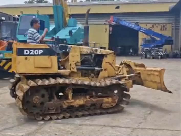 รถแทรกเตอร์komatsu D20p-6ตีนเป็ด ใช้งานดี ใบซื้อขาย ราคา2.5แสน รถแทรกเตอร์komatsu D20p-6ตีนเป็ด ใช้งานดี ใบซื้อขาย ราคา2.5แสน