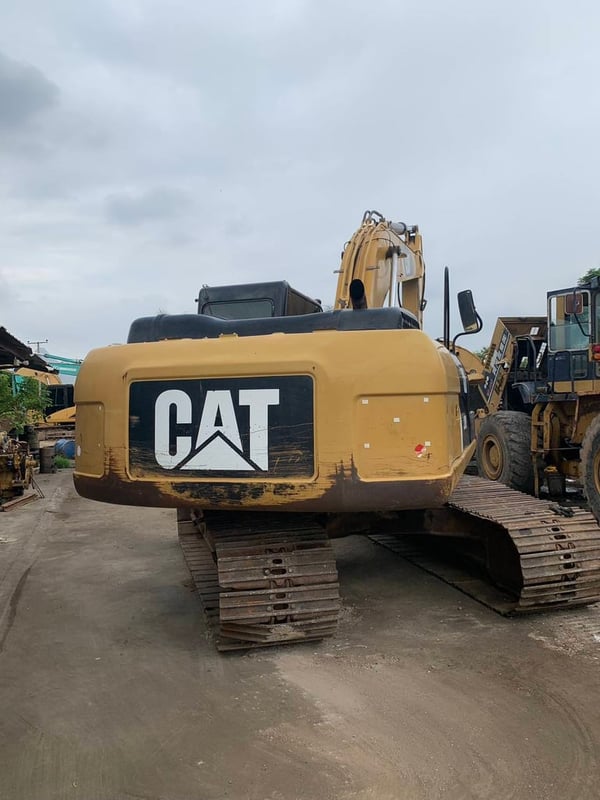 ขายรถแม็คโครCAT 320D2 ใช้งานได้ดี มีเล่มทะเบียน ราคา9.5แสน