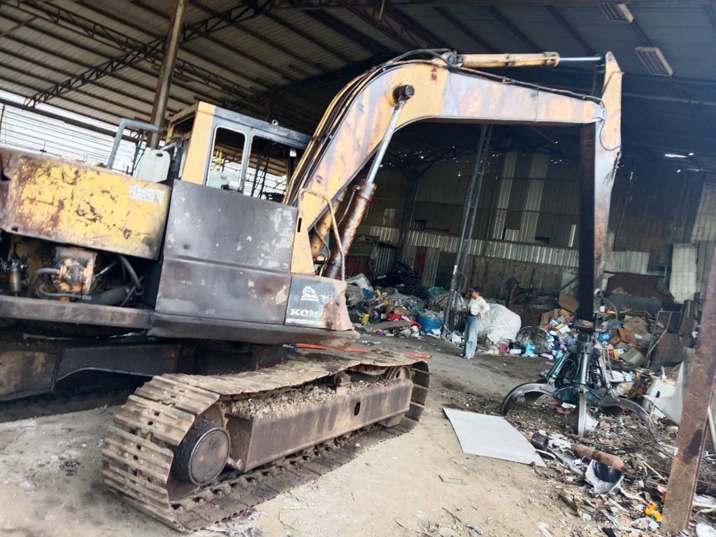 รถแม็คโครkomatsu pc120-3พร้อมหัวคีป ใช้งานได้ปกติ ใบซื้อvายราคา2.2แสน