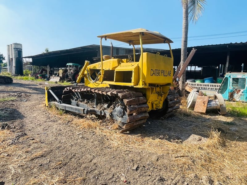 ขายรถแทรกเตอร์cat D4E ตีนเป็ด ใช้งานดี ใบซื้อขาย ราคาถูกดี385,000