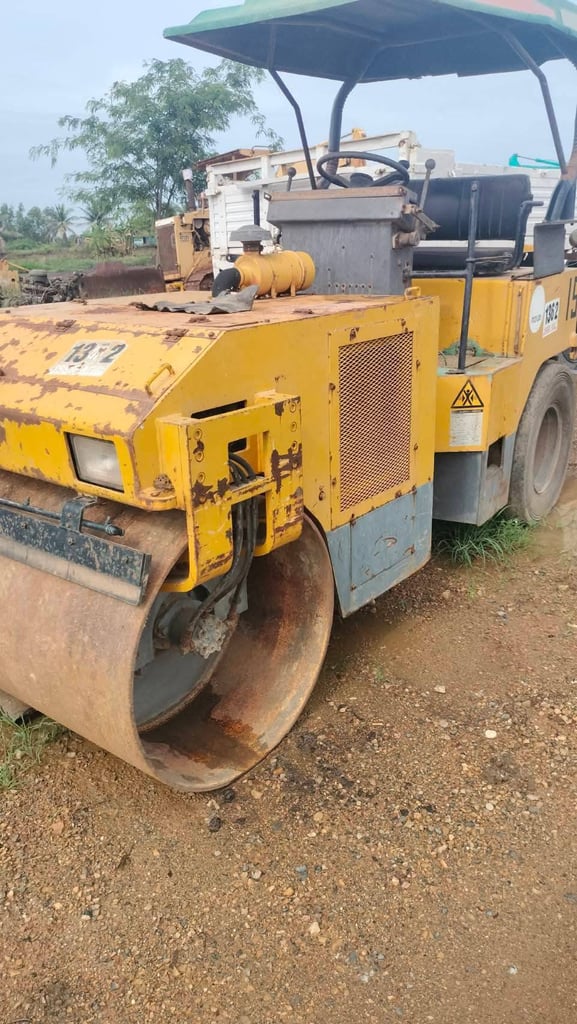 ขายรถบด4ตันหน้าเหล็กหลังยาง sumitomo สั่นสะเทื่อน เก่าjapan ใช้งานดีมาก ใบซื้อขายราคาถูกดี285,000 ขายรถบด4ตันหน้าเหล็กหลังยาง sumitomo สั่นสะเทื่อน เก่าjapan ใช้งานดีมาก ใบซื้อขายราคาถูกดี285,000