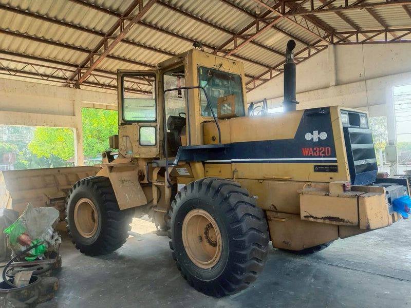 รถตักล้อยางkomatsu wa320-1 ใช้งานดี  ใบซื้อvาย ราคา 6.9แสน