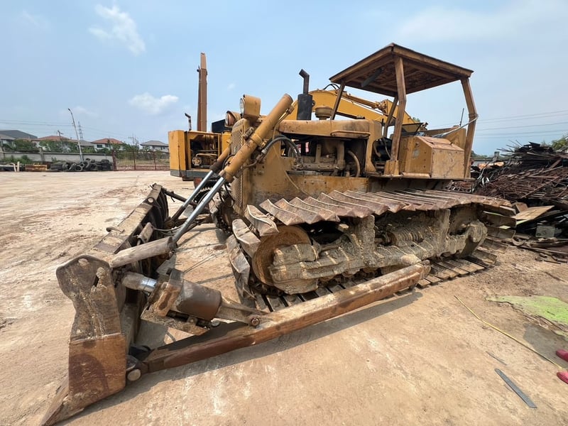รถแทรกเตอร์CAT D5B 10z ใช้งานดี ใบซื้อvาย ราคา6.4แสน