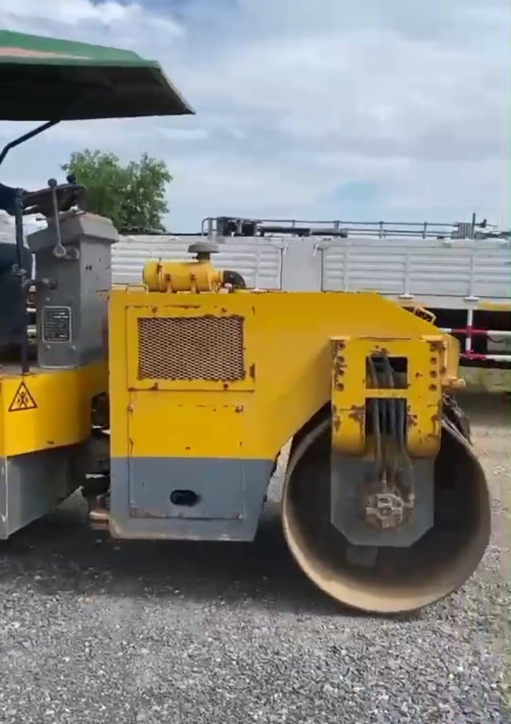 ขายรถบด4ตันหน้าเหล็กหลังยาง sumitomo สั่นสะเทื่อน เก่าjapan ใช้งานดีมาก ใบซื้อขายราคาถูกดี285,000 ขายรถบด4ตันหน้าเหล็กหลังยาง sumitomo สั่นสะเทื่อน เก่าjapan ใช้งานดีมาก ใบซื้อขายราคาถูกดี285,000