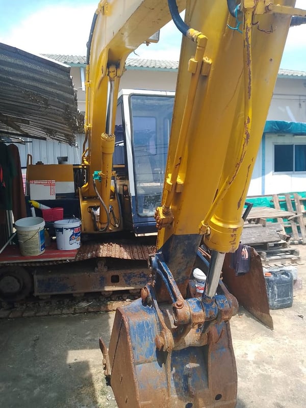 ขายแม็คโครkomatsu pc60-5 รวมหัวเจาะ ใช้งานดี ใบซื้อขายราคา2.9แสน