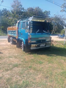 รถ6ล้อดั้มisuzu frr12f  195แรง ใช้งานดี มีทะเบียน ราคา4.3แสน