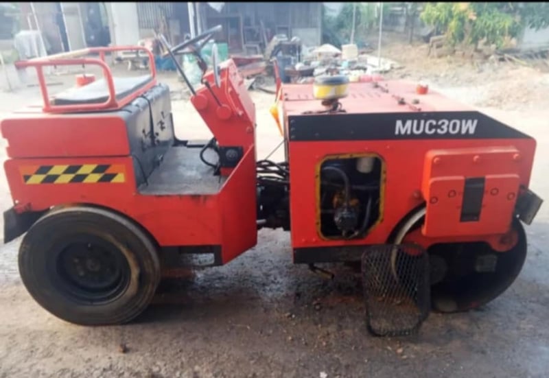 ขายรถบด4ตัน meiwa muc30wใช้งานดี ใบซื้อขาย ราคาถูกดี 180,000 ขายรถบด4ตัน meiwa muc30wใช้งานดี ใบซื้อขาย ราคาถูกดี 180,000