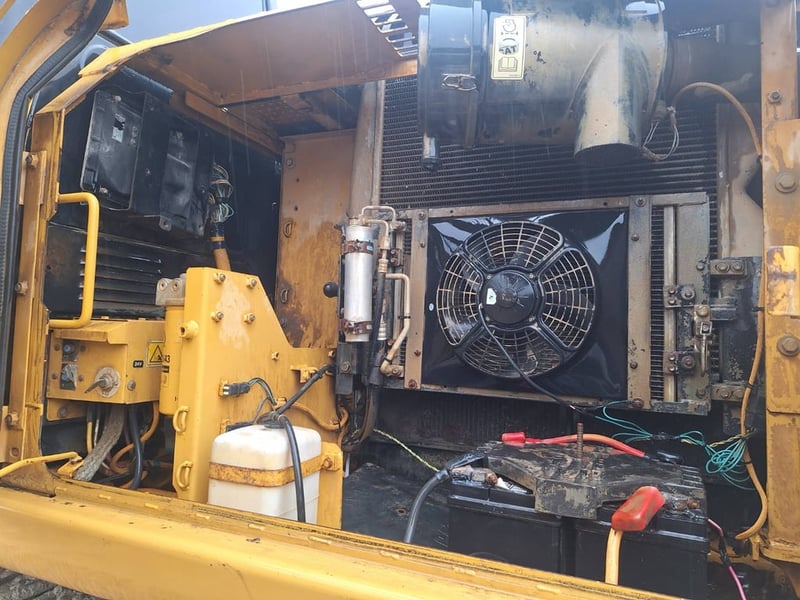 ขายรถแม็คโครCAT 315D มีทะเบียน 17,000บ. ใช้งานได้ดีปกติ ราคาถูกดี5.5แสน