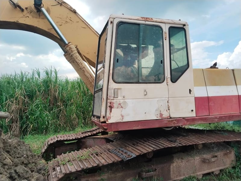 ขายแม็คโครkomatsu pc200-5 ใช้งานได้ ใบซื้อvาย ราคา295,000