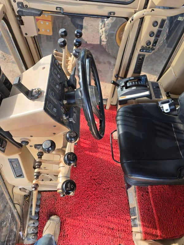 ขายรถเกรดเดอร์  CAT 140H ใช้งานได้ มีทะเบียน ราคา2.7ล.บาท