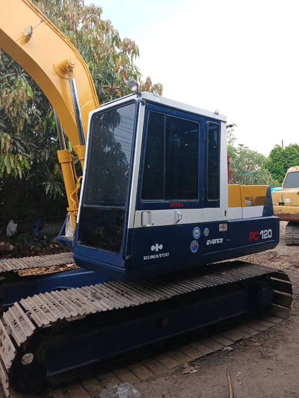 รถแม็คโครkomatsu pc120-5บูมยาว ใช้งานดี ใบซื้อvาย ราคาถูกดี3.7แสน