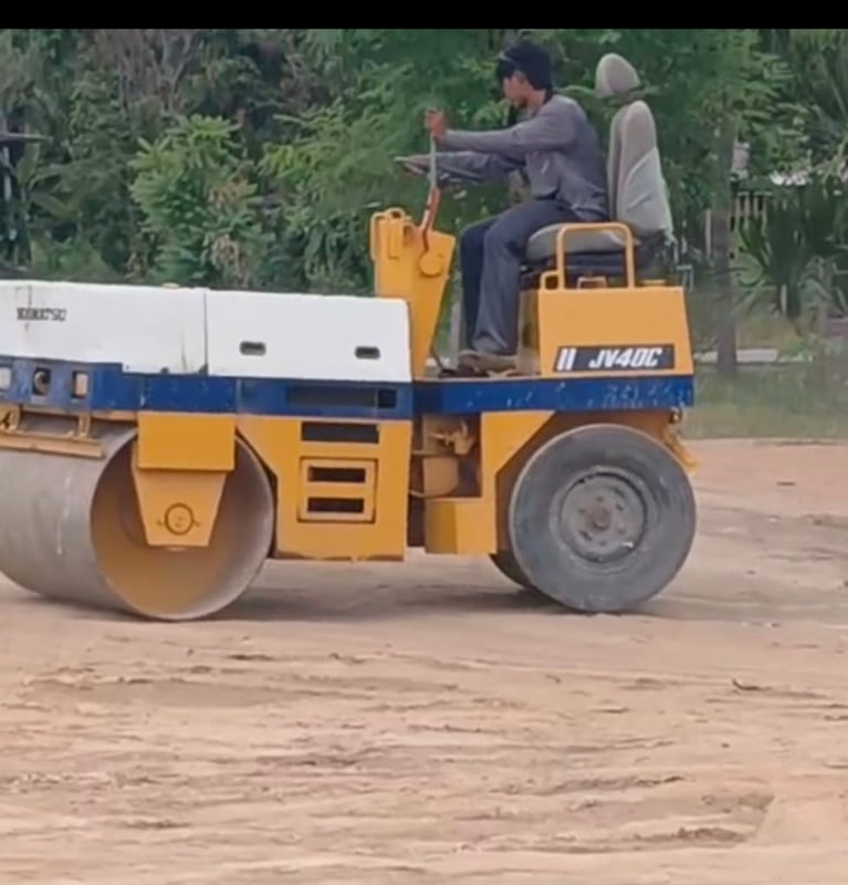 รถบด4ตันkomatsu jv40c ใช้งานดี ใบซื้อขาย ราคา2.2แสน รถบด4ตันkomatsu jv40c ใช้งานดี ใบซื้อขาย ราคา2.2แสน