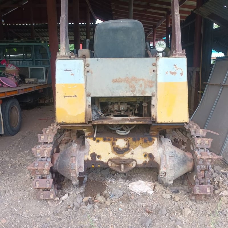 ขายแทรกเตอร์komatsu D20p-7ตีนเป็ด ใบไม่สวย ใช้งานได้ราคา155,000