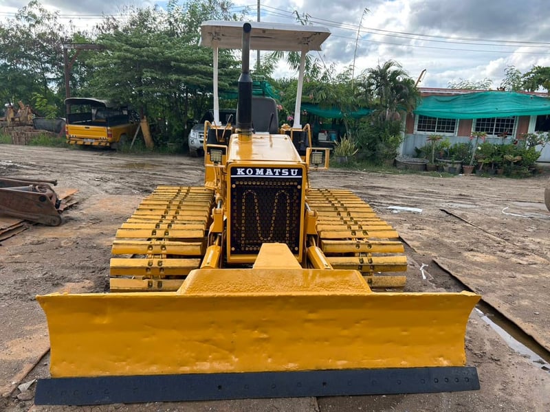 รถแทรกเตอร์komatsu D20p-6ตีนเป็ด ใบ70cm.ใช้งานดี ใบมีดสไล้ ราคาถูกดีๆๆ199,000