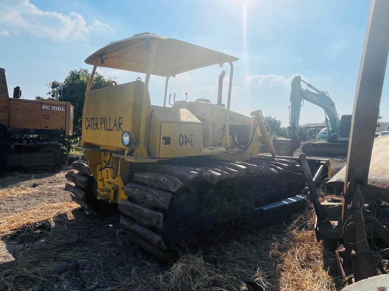 ขายรถแทรกเตอร์cat D4E ตีนเป็ด ใช้งานดี ใบซื้อขาย ราคาถูกดี385,000