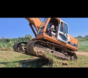 ขายรถแม็คโครDosan 220lcv ใบแจ้งจำหน่าย ใช้งานได้ ราคา3.9แสน ขายรถแม็คโครDosan 220lcv ใบแจ้งจำหน่าย ใช้งานได้ ราคา3.9แสน