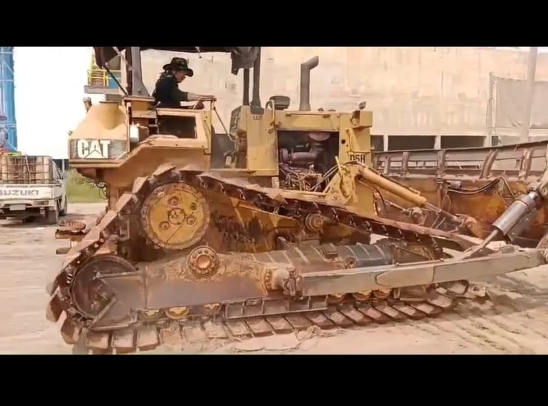 รถแทรกเตอร์CAT D5H ตีนเป็ด ใช้งานดี ใบซื้อvาย ราคาถูกดี3.8แสน