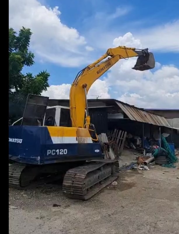 รถแม็คโครkomatsu pc100-5 ใช้งานดี ใบซื้อvาย ราคาถูดดีๆๆ259,000 รถแม็คโครkomatsu pc100-5 ใช้งานดี ใบซื้อvาย ราคาถูดดีๆๆ259,000