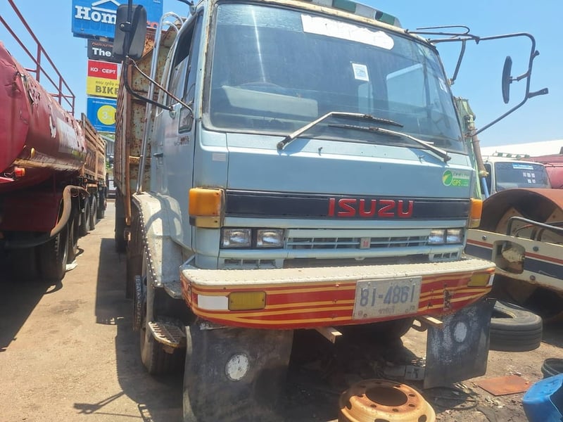 ขายรถ10ล้อ2เพลาisuzu 240 แรง ใช้งานดี มีทะเบียน ราคาถูกก495,000