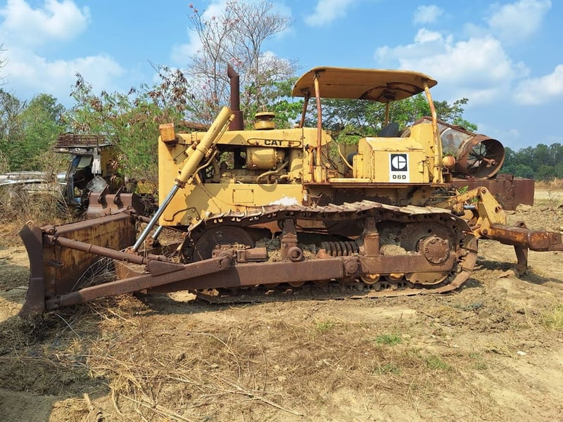 รถแทรกเตอร์CAT D6D ตีนไก่ มีลิปเปอร์ ใช้งานดีมากก ใบซื้อvาย ราคา800,000