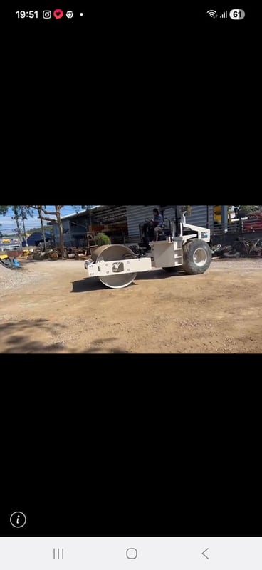 รับจ้างไถขุดกลบ ต้นไม้วัชพืช ไถกำจัดหญ้า ไถขยะขุดฝังกลบ ถมอิฐหักเศษปูน