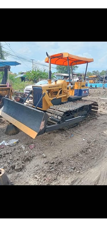 ขายรถแทรกเตอร์komatsu D20p-5ตีนเป็ด ใบ70 ใช้งานได้ ราคาถูกดี195,000