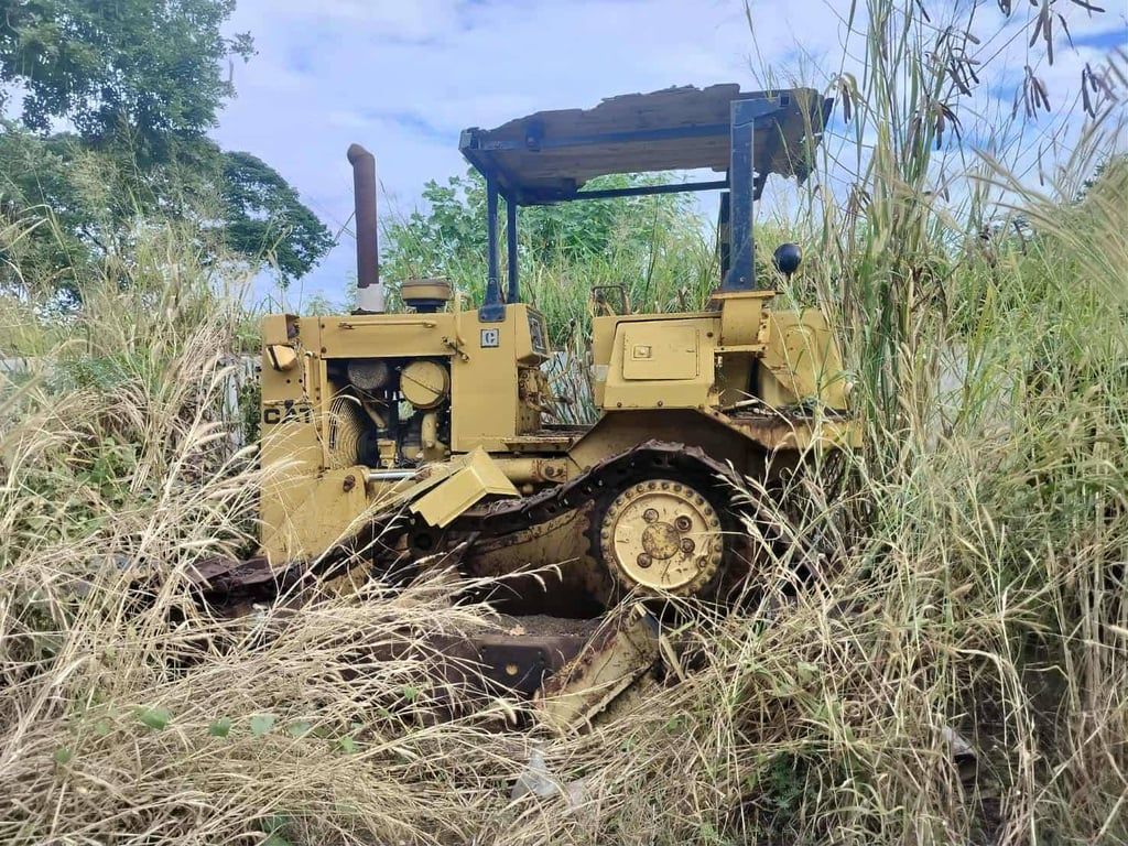 รถแทรกเตอร์CAT D4H ใบมีดสไล้ ขายตามสภาพ ใบซื้อขาย ราคา299,000