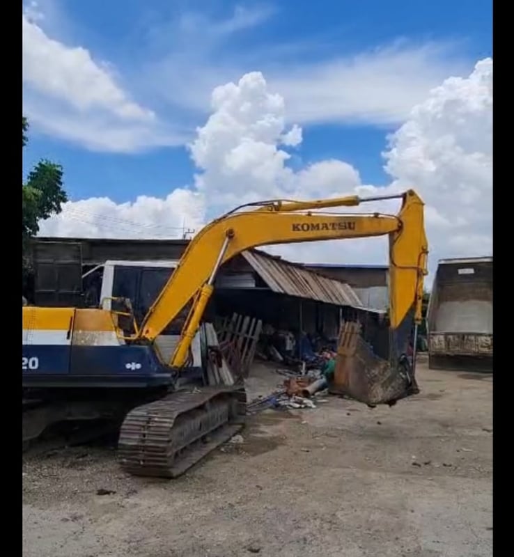 รถแม็คโครkomatsu pc100-5 ใช้งานดี ใบซื้อvาย ราคาถูดดีๆๆ259,000 รถแม็คโครkomatsu pc100-5 ใช้งานดี ใบซื้อvาย ราคาถูดดีๆๆ259,000