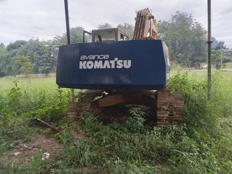 ขายรถแม็คโครkomatsu pc200-5 ใช้งานดี ใบซื้อvาย ราคา285,000