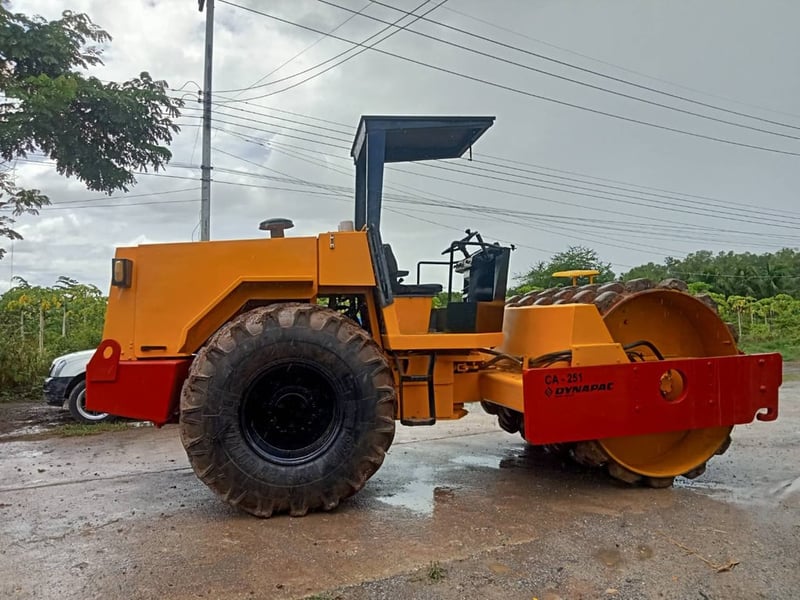 ขายรถบดล้อหนาม Dynapac ca251 ใช้งานได้ เล่มทะเบียน ราคา399,000