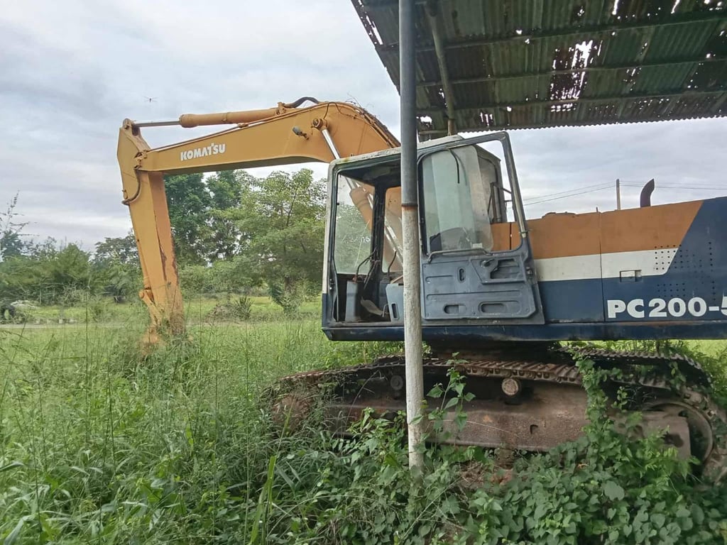 ขายรถแม็คโครkomatsu pc200-5 ใช้งานดี ใบซื้อvาย ราคา285,000 ขายรถแม็คโครkomatsu pc200-5 ใช้งานดี ใบซื้อvาย ราคา285,000