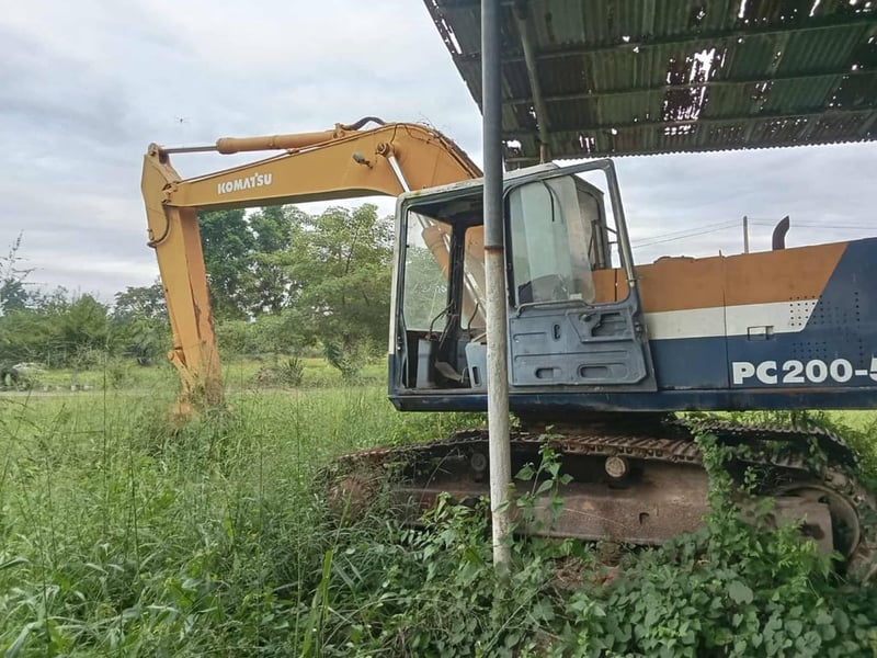 ขายรถแม็คโครkomatsu pc200-5 ใช้งานดี ใบซื้อvาย ราคา285,000