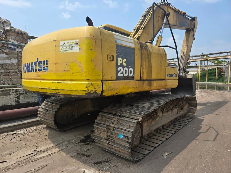ขายรถแม็คโครkomatsu pc200-7ใช้งานดี มีทะเบียน ราราถูกเรๆ470,000