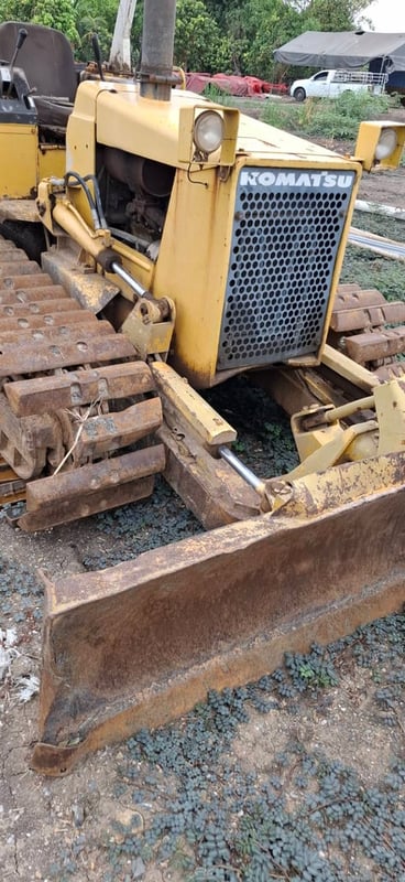 ขายรวม2คันรถแทรกเตอร์komatsu D20p-6 รถบด4ตันbomag ใช้งานดี ใบซื้อขายราคา3.6แสน 